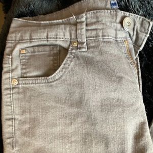 3/$25 or $12 Bandolino Grey Jeans Size 6 Straight